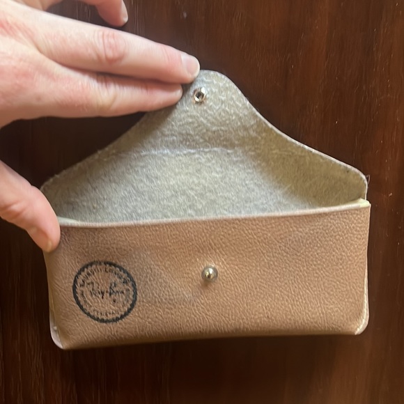 Vintage Ray-Ban sunglass case - Picture 2 of 5